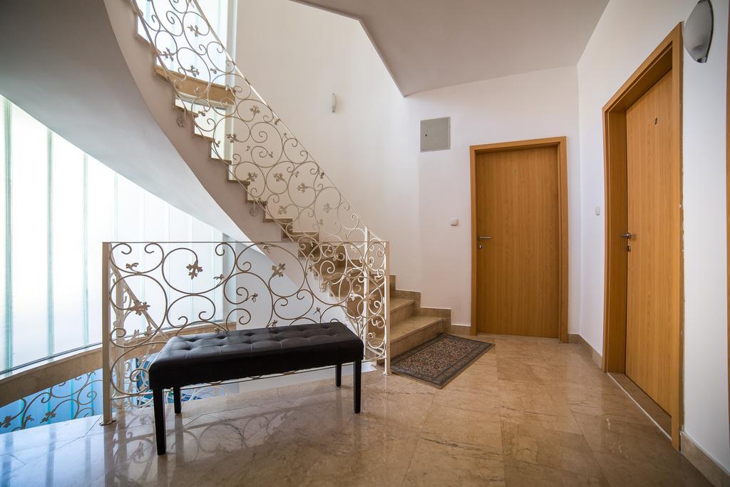 Holiday Home White House بودْسْتغانا المظهر الخارجي الصورة