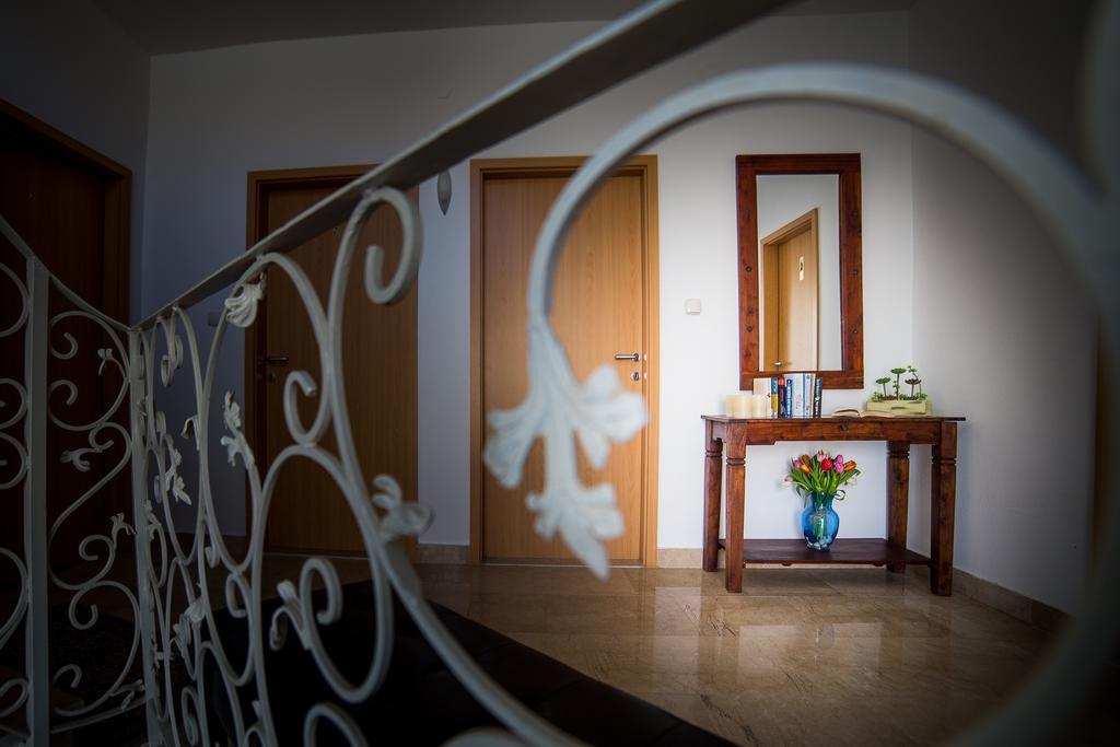 Holiday Home White House بودْسْتغانا المظهر الخارجي الصورة
